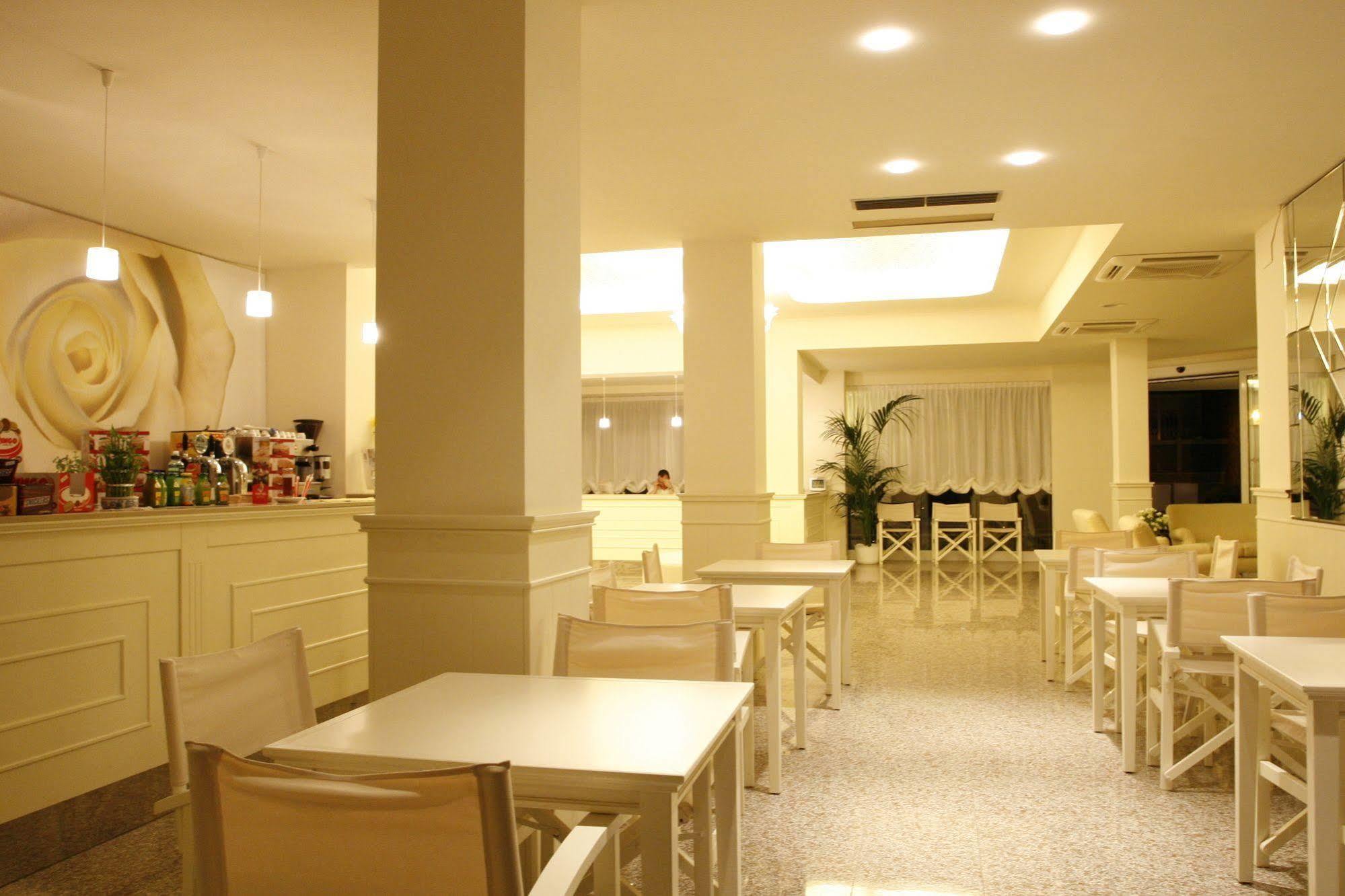 Hotel Sport & Residenza Cesenatico Exterior photo