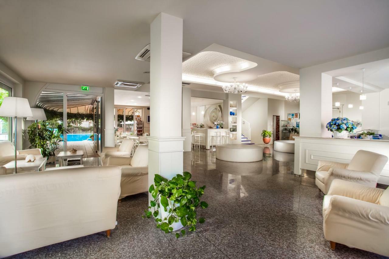 Hotel Sport & Residenza Cesenatico Exterior photo